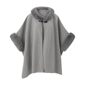 Capa de piel sintética para mujer con cuello de felpa, capa informal con mangas de murciélago, chal cálido de invierno para paseos por la calle, oficina o fiestas - Product Image 3