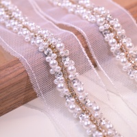 Bande décorative en dentelle de cristal sur base de tulle blanc, ornée de perles et de strass faits à la main, pour vêtements, sacs et accessoires de bricolage