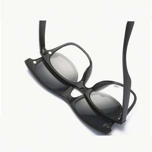 Lunettes de vue polarisées 5 en 1 pour hommes et femmes avec étui UV400, monture ultra-légère TR90, clip magnétique pour lunettes de soleil - Product Image 5