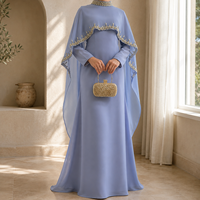 Robe de soirée maxi brodée pour femme musulmane, style Abaya de luxe personnalisée de Dubaï, avec manches cape, col orné de cristaux, blanche et modeste