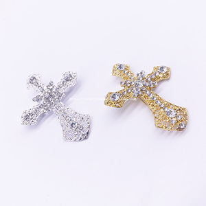 2025 nouvelle arrivée élégant alliage croix broches avec mode strass croix broche pour robes/invitation de <span class=keywords><strong>mariage</strong></span> - Product Image 1