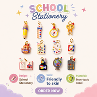 Colgantes de acero inoxidable esmaltados con diseño de dibujos animados Manna, dijes de papelería, lápiz, calculadora para joyería infantil DIY