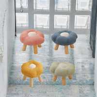 Pouf enfant en forme de fleur, repose-pieds en peluche avec pieds en bois, chaise basse en velours pour chambre et entrée