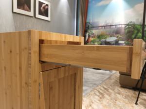 סין ספק סיטונאי מפעל אוטומטי ייצור ישירות שטוח חבילה סטנדרטי בריטניה במבוק עץ בסיס במבוק מטבח ארונות - Product Image 3