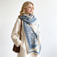 Écharpe florale ornée pour femme, confortable, 50% polyester 50% viscose, châle double face à franges, vente en gros pour l'extérieur