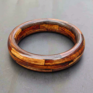 Brazalete Artesanal Ecológico de Hueso, Estilo Rústico Natural, Étnico Tribal Bohemio, Joyería Moderna para Mujer - Product Image 1