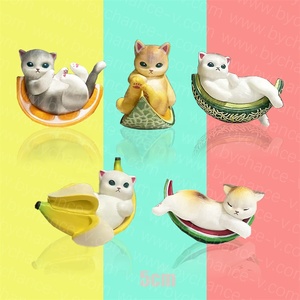 Petit cadeau pour les amoureux des chats Kitty portant sur des tranches de fruits art jouet mignon figurine en plastique jouet restaurant <span class=keywords><strong>Happy</strong></span> Meal promo idée cadeau - Product Image 1