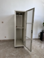 Armoire serveur en gros, armoire réseau à revêtement électrostatique en poudre, rack externe en maille pour équipement de centre de données
