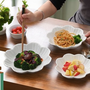 Assiette à dessert en <span class=keywords><strong>porcelaine</strong></span> d'hôtel avec logo personnalisable, design <span class=keywords><strong>moderne</strong></span> et simple, forme irrégulière, <span class=keywords><strong>vaisselle</strong></span> pour la maison et l'hôtel - Product Image 2