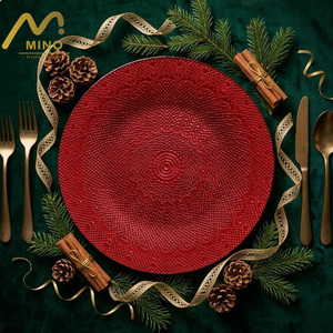 Assiettes de présentation vintage rouges en verre, gaufrées et perlées, vente en gros pour mariages, événements, banquets et Noël - Product Image 4