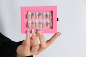 Uñas Postizas Glint Almond French 3D Ink Blue Flower Square ABS, Reutilizables, al por Mayor para Dedos - Product Image 5