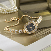 Nouveauté Montres à quartz de luxe Bracelet Offre Spéciale Senior Sense Square Colorful Rhinestone Watch pour femmes