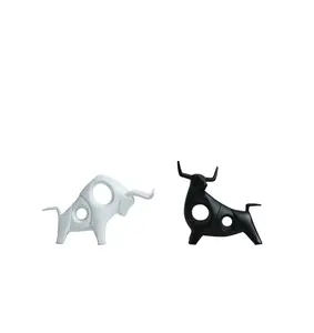 Creative Indoor Animal Ornament Bull Statue Modern Ceramic Decoration Cow Sculpture Collection Home Decoration Statue Living BHM