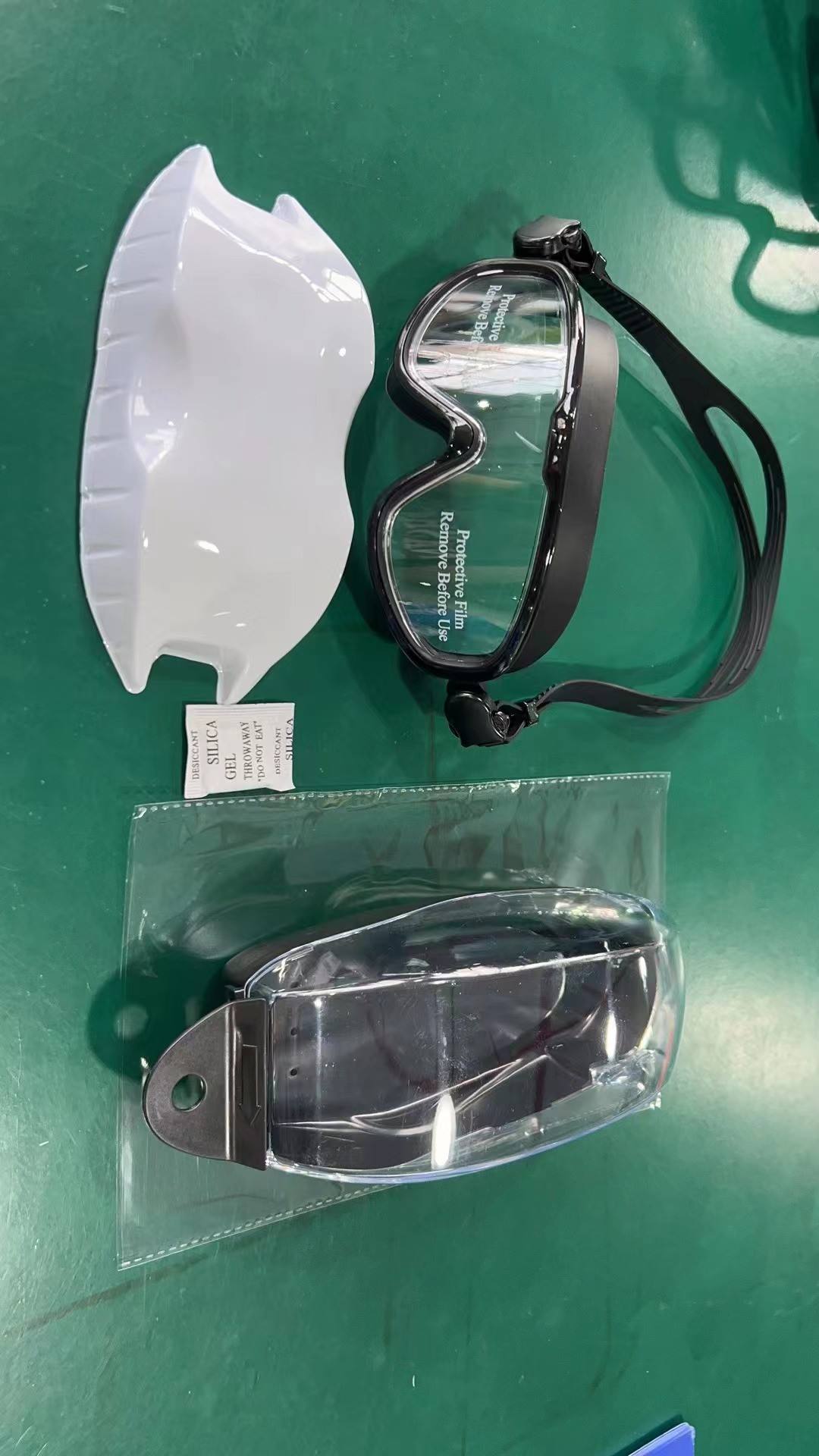 verres transparents noirs