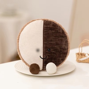 Serie di Peluche a Tema Dessert per il Tè del Pomeriggio: Biscotti Bianchi e Neri, Pudding, Pasticcini a Farfalla, Torte in Peluche - Product Image 4