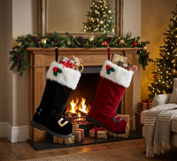Bottes de Père Noël en Faux Daim avec Manchette en Peluche, Appliques et Pompons Brodés – Décorations de Noël et Cadeaux de Fêtes – Vente en Gros