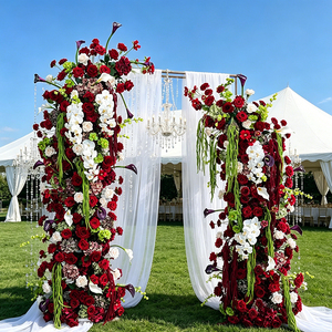 Arche de fleurs rouges personnalisées pour mariage, arrangement luxueux, décoration florale pour arche de mariage - Product Image 1