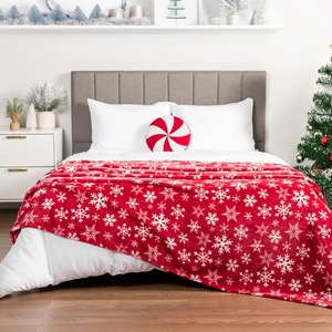 Manta de Felpa Roja con Diseño de Copos de Nieve Navideños, Rectangular, Antipilling, Decoración para el Hogar, Cálida, Suave y Acogedora para Invierno - Product Image 4
