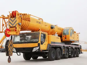 दुबई में बिक्री के लिए चीनी नई सस्ती 130 टन उच्च गुणवत्ता वाली क्रेन QY130KH ट्रक क्रेन