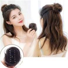 Capelli sollevati semi-impacchettati da donna con accessori per lo Styling di capelli alla moda - Product Image 1