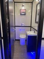 Toilettes d'affaires toilettes portables salle de bain de luxe remorque coût 4 cabines toilettes remorque à vendre Tune toilettes remorque