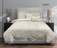 Ensemble de housse de couette capitonnée Art Déco, base crème avec broderie motif arche jaune, ensemble de literie
