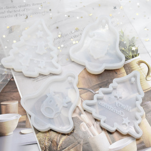 Molde <span class=keywords><strong>de</strong></span> jabón y velas navideñas DIY, para resina epoxi cristalina, con diseños <span class=keywords><strong>de</strong></span> ciervo, árbol, etiqueta colgante con orificio, fondant para pasteles, adornos navideños, campana, alce y herramientas para colgantes - Product Image 3
