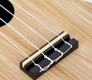 Ukeleles de 21 Pulgadas con Diseño de Dibujos Animados Coloridos para Parejas, Venta al Por Mayor de Fábrica, Instrumentos de Cuerda con Degradado de Color - Product Image 3