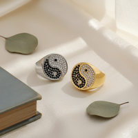 Bague pour homme en acier inoxydable plaqué or avec motif Tai Chi, incrustée de zircons noirs et blancs, style transfrontalier Europe-Amérique