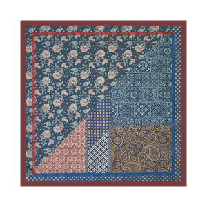 Pañuelo Cuadrado Casual de Poliéster Satinado con Estampado Paisley Marrón Maillard, Estilo Lujoso y Discreto - Product Image 3