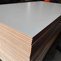 Panneau mélaminé blanc effet bois MDF brillant, matériau brut pour meubles d'intérieur et armoires domestiques – Vente chaude