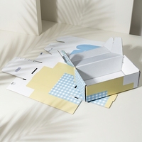 Boîte d'emballage de boulangerie pliable rectangulaire jaune pastel et bleu à carreaux avec couvercle rabattable pour biscuits, gâteaux et pâtisseries – Vente en gros fabricant