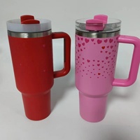 사용자 정의 로고 공장 최신 사용자 정의 40oz 발렌타인 데이 텀블러 손잡이와 빨대 스테인레스 스틸 절연 커피 컵 선물