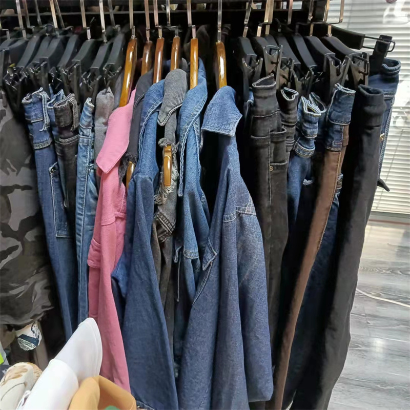 Người Đàn Ông Sử Dụng Jeans Denim Căng Áo Khoác Quần Thứ Hai Tay Quần Áo