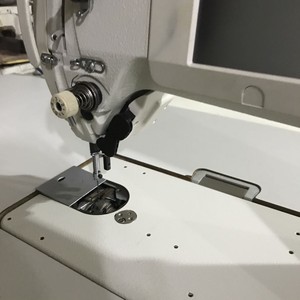Macchina da Cucire Industriale Brother S-7300A a Braccio Piatto, Monofilo, con Trasporto Elettronico, Azionamento Diretto e Taglio Automatico del Filo - Product Image 3