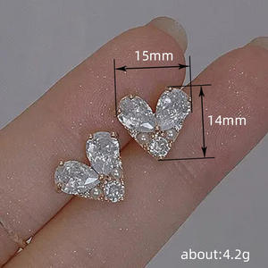 Boucles d'oreilles en or blanc E3382 avec diamants taille cœur pour femme, romantiques, à porter au quotidien, couleur G, diamants naturels - Product Image 6