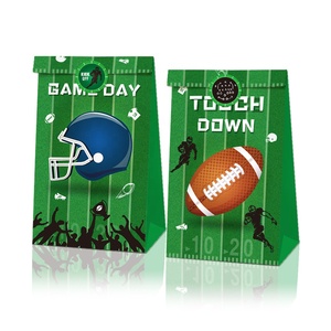 Ensemble de 24 sacs cadeaux en papier pour le football américain, design personnalisé, sacs à friandises pour le football, décorations pour fête d'anniversaire sur le thème du football - Product Image 1