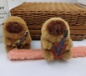 Porte-clés en peluche Capybara personnalisé sur mesure, jouet populaire pour filles - Product Image 1