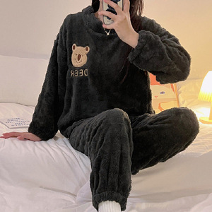 Novos Pijamas Confortáveis para Mulheres com Bordado de Ursinho, Roupas de Casa em Veludo Coral Espesso - Product Image 2