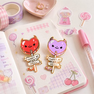Dropshipping Emamel süß wie die Hölle Lutscher Emamel-Pins Süßigkeiten niedlich Teufel <span class=keywords><strong>Goth</strong></span> Hexe Kawaii Metall-Pin-Ausweis Brochsen Revers-Pin - Product Image 4