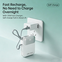 Batterie externe portable 10000 mAh en promotion avec charge ultra-rapide 22,5 W/35 W, câbles intégrés, design fin, impression de logo