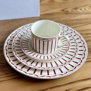 Juego de 3 Platos de Cerámica con Rayas Rojas, Platos Redondos de Porcelana para Postre, Ensalada y Decoración de Mesa - Product Image 2