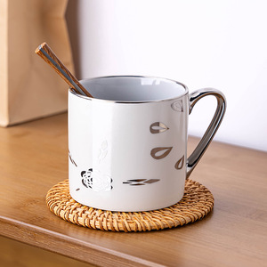 แก้วเซรามิกสไตล์ญี่ปุ่นลายดอกไม้ขอบเงิน สำหรับกาแฟ ชา หรือเป็นของขวัญ - Product Image 1