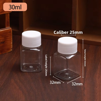 Bouteilles carrées en plastique transparent avec couvercles pour l'emballage individuel d'échantillons liquides en PET, bouteilles vides