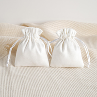 Sacs cadeaux en velours blanc recyclables avec logo personnalisé, plus épais et doux, pochettes à bijoux pour montres, colliers, bagues, lunettes, économiques pour les mariages