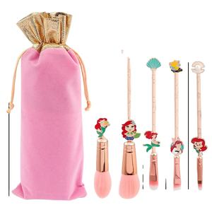 5 pezzi Set di pennelli per il trucco da principessa sirena con manico in metallo oro rosa adorabile Kit di etichettatura della sirenetta - Product Image 5