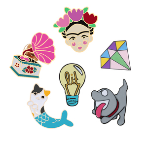 Spille e distintivi in metallo placcato smaltato con disegni vintage di animali e cartoni animati: Giradischi, Sirena, Cane, Lampadina, <span class=keywords><strong>Opera</strong></span> Cinese, Modelli Femminili - Product Image 2