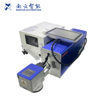 NV5808 Flying Online Portable Type Date Coder Machine de marquage laser pour code de production d'expiration sur bouteille en plastique PET