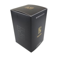 Boîte d'expédition en carton recyclé noir mat en gros avec logo UV en relief PPWR, adaptée pour l'emballage de chaussettes, cosmétiques, vêtements et parfums