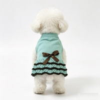Robe pull pour chien en maille acrylique avec nœud décoratif, motif vague, chaude et confortable – Grande Vente